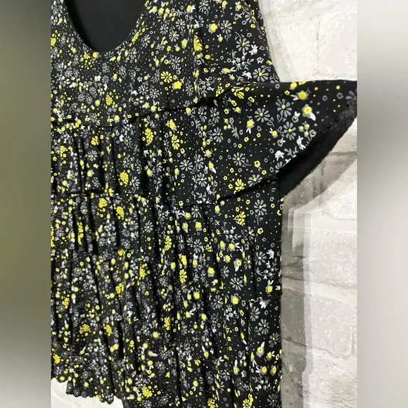 PAPILLON - ruffle floral spring summer tiered stretch tank blouse size small - Picture 5 of 9